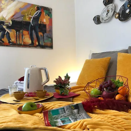 Les Demoiselles De Villa Rochefort (Charente-Maritime)