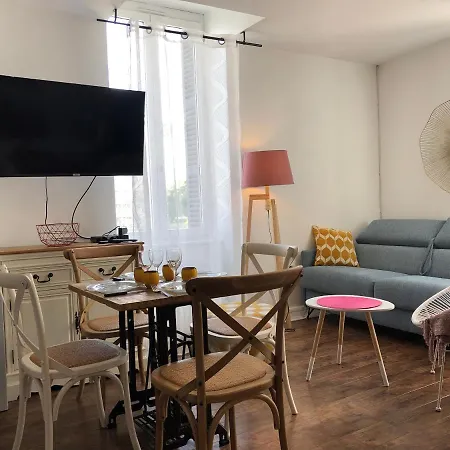 Les Demoiselles De *