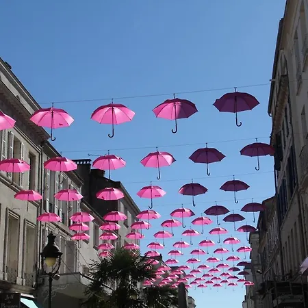 Les Demoiselles De *