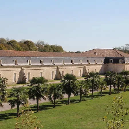 Les Demoiselles De Villa